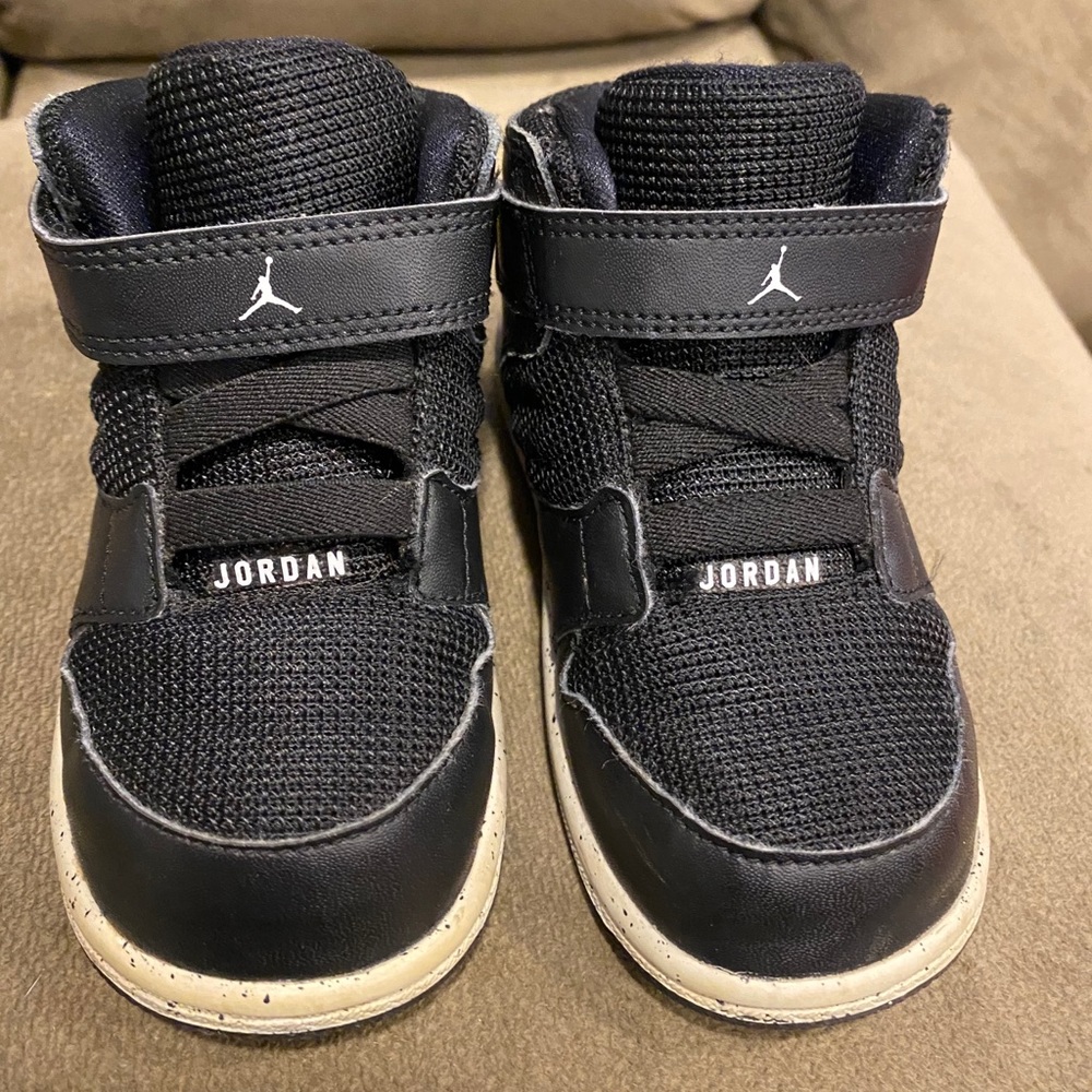 Black Jordan’s size 8